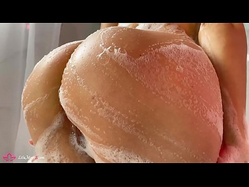 ❤️ Brunette په شاور کې د شدید orgasm لپاره د وایبرټر سره بلی مشت زنی کوي ❤️  جنس